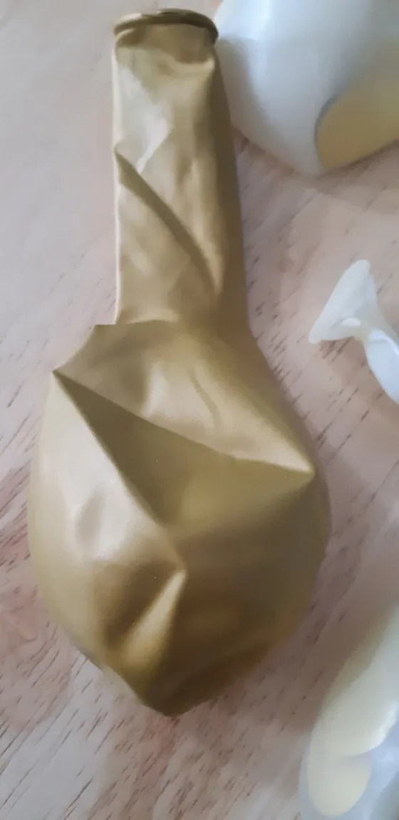 New ballons - Gold, Black, and gold Confetti image indicator(3)