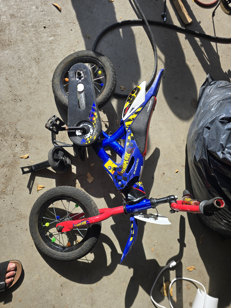 Hot Wheels Kids' Bike - 12 inch