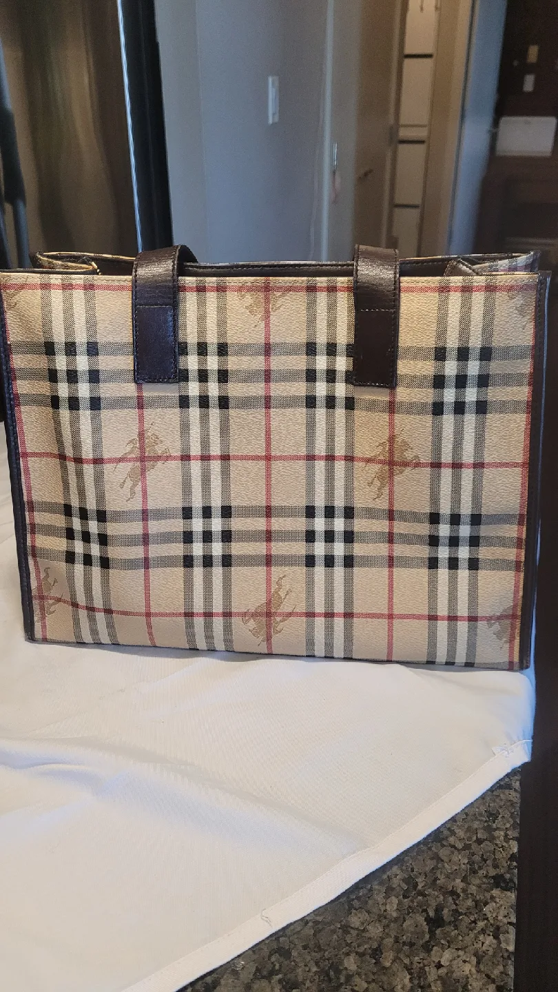 Burberry Tote Bag image indicator(10)