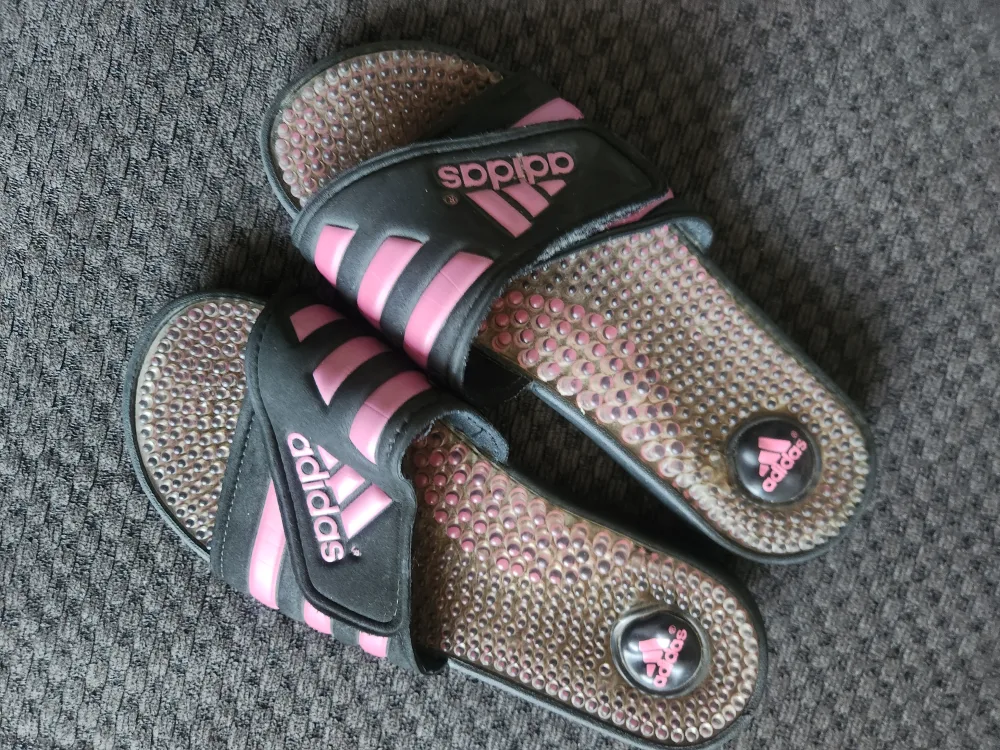 Adidas Adissage Slides - Size 7 kids