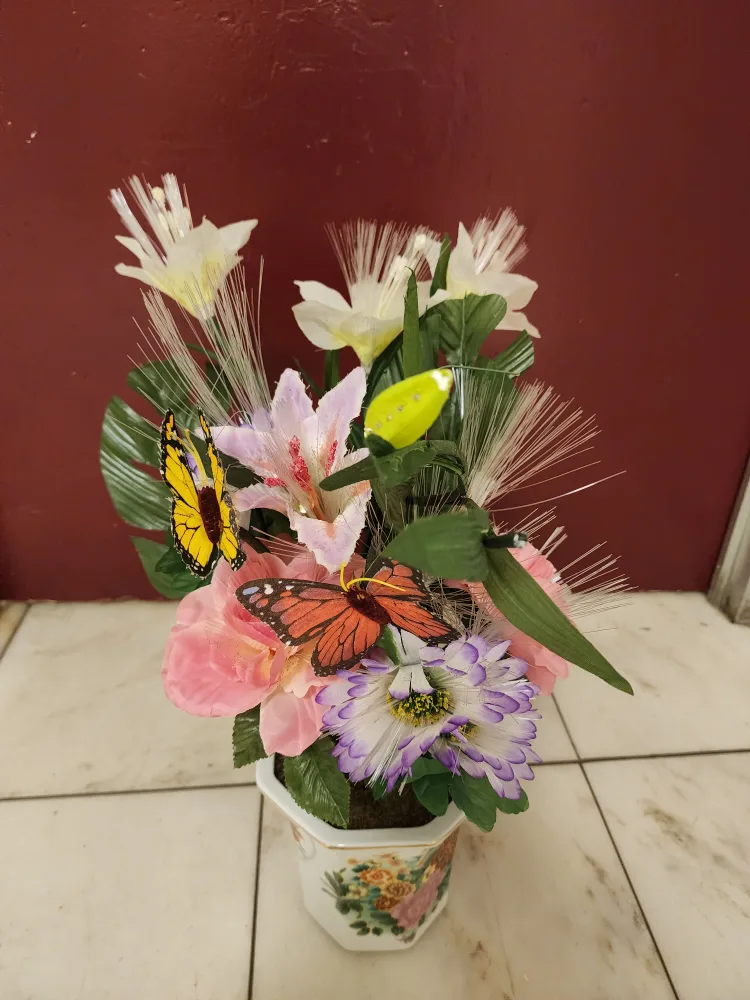 Floral Arrangement in Decorative Pot image indicator(2)