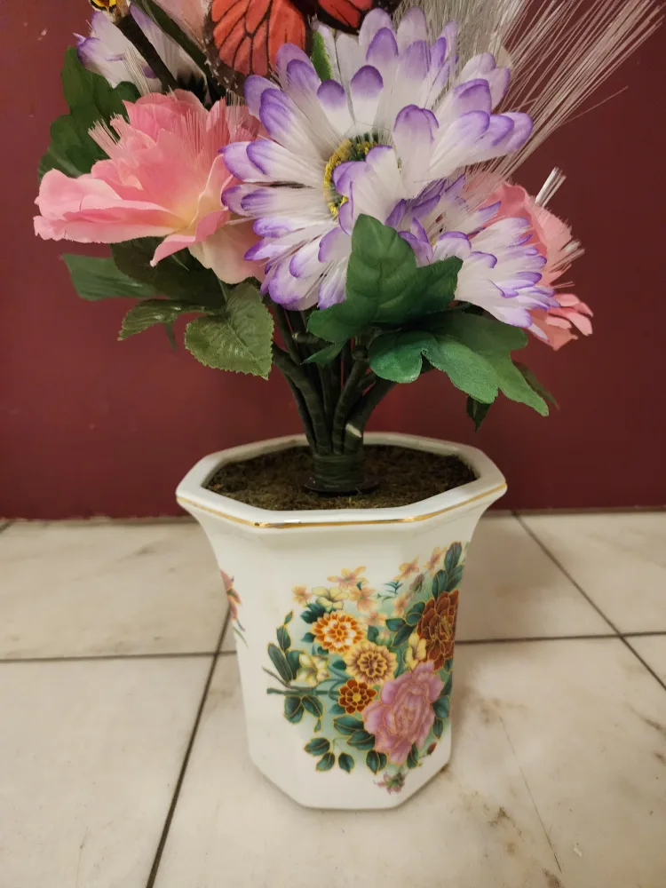 Floral Arrangement in Decorative Pot image indicator(4)