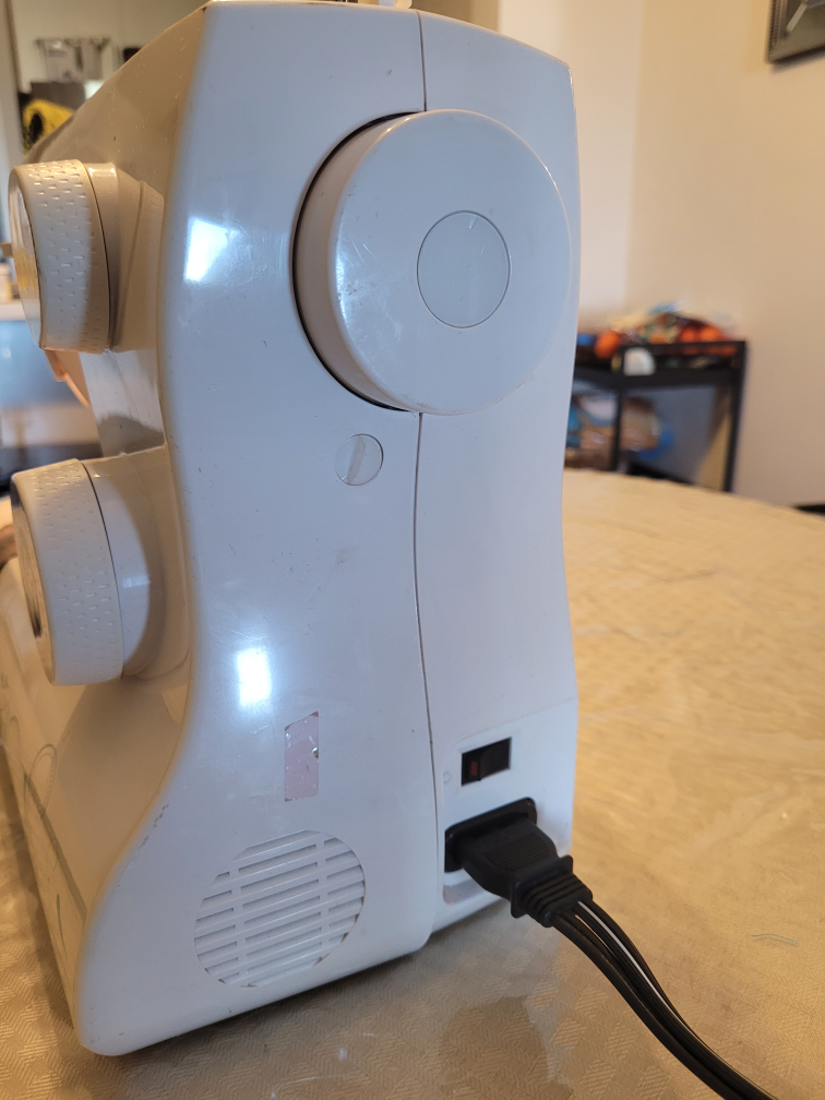 Singer Talent Sewing Machine Model 3321 - photo 2