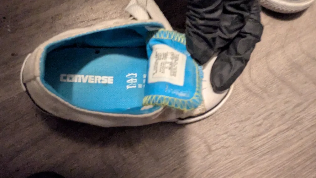 Mixed lot of baby/toddler shoes image indicator(4)