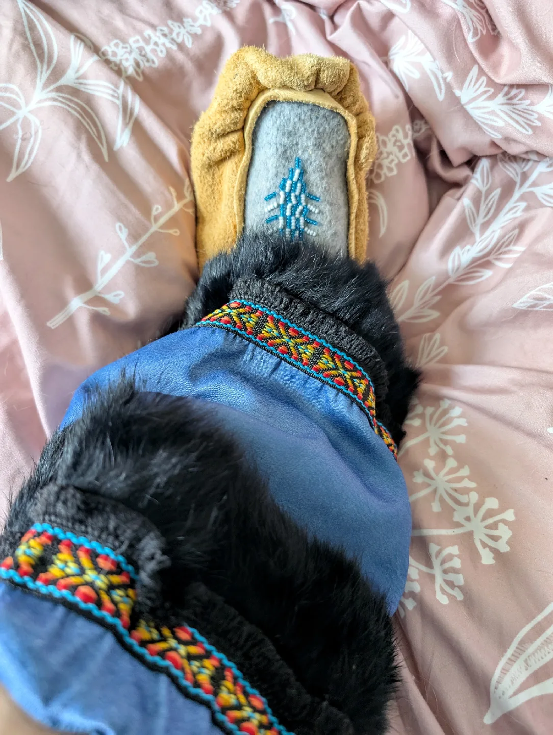 Handmade Moccasins image indicator(9)