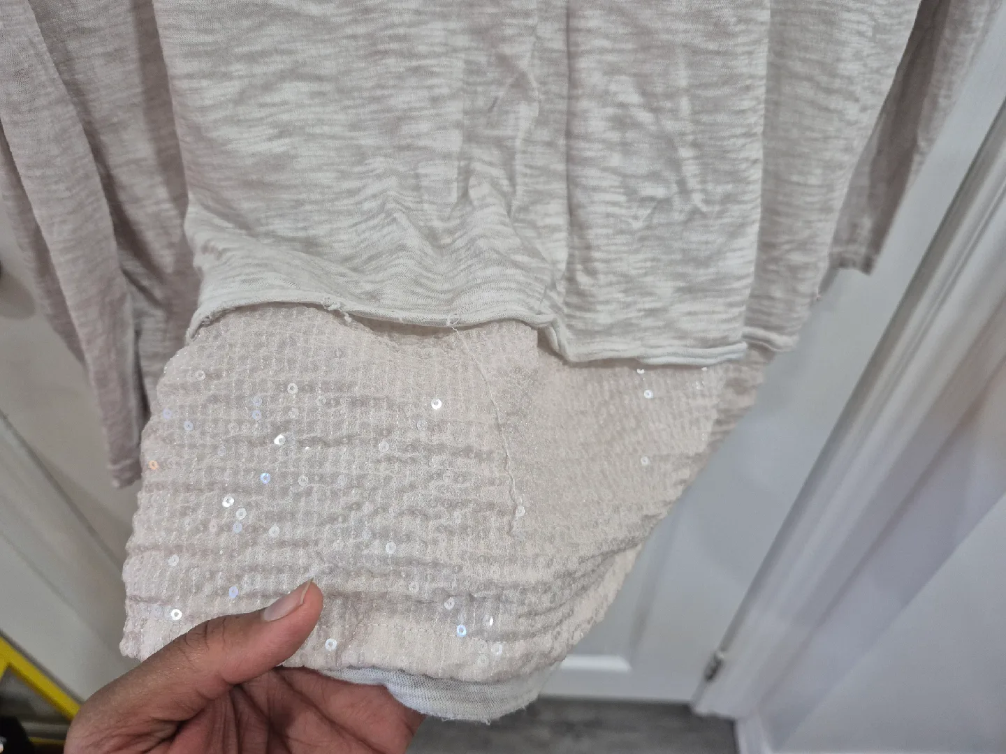 Triangle.Long Sleeve Sequin Top, Size L image indicator(2)