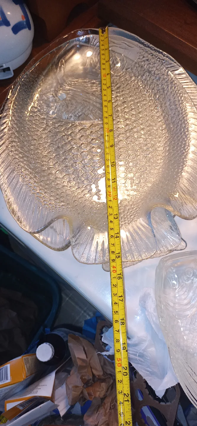 1980s Fish Serving and Dinner Plates. image indicator(7)