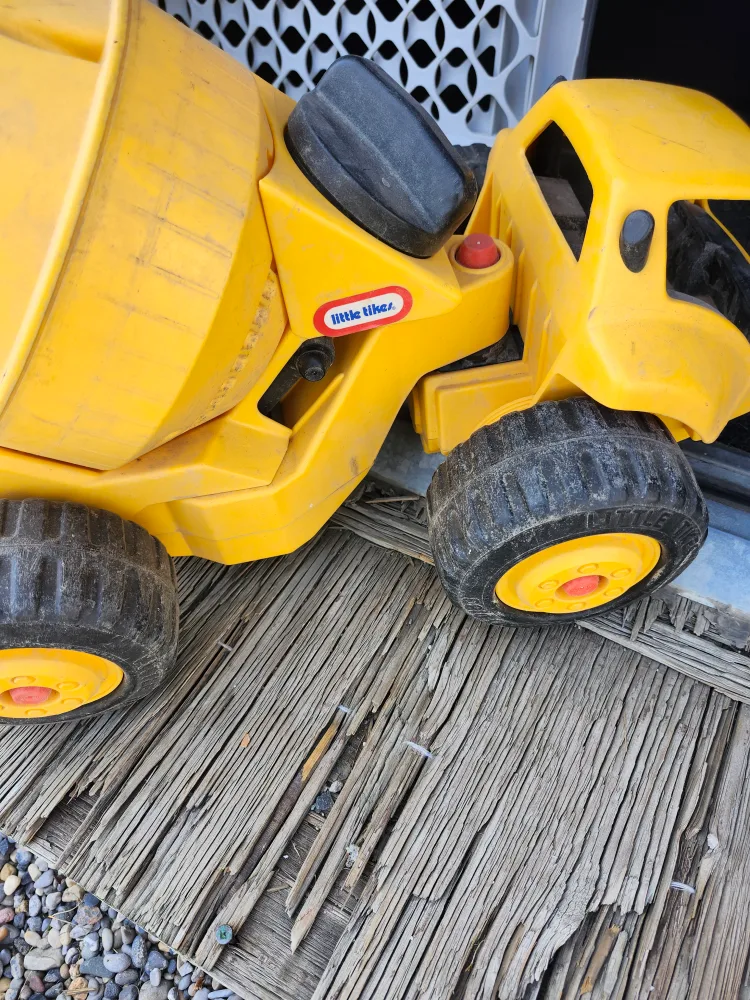 Little Tikes Yellow Cement Mixer Truck image indicator(4)
