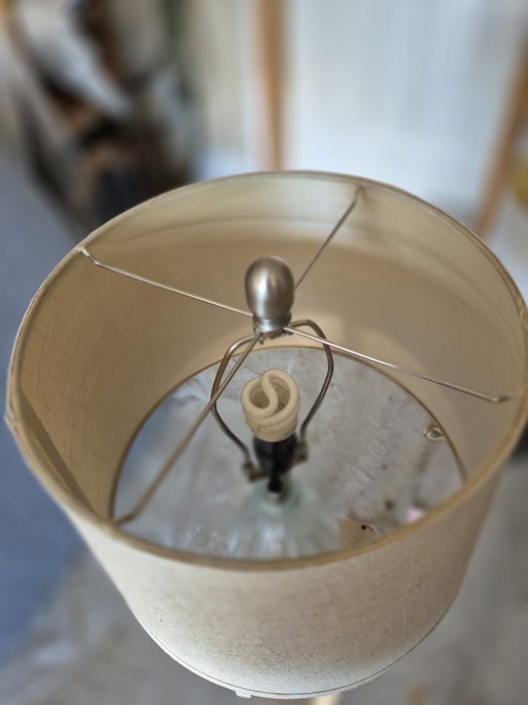 Table Lamp with Beige Shade - photo 3
