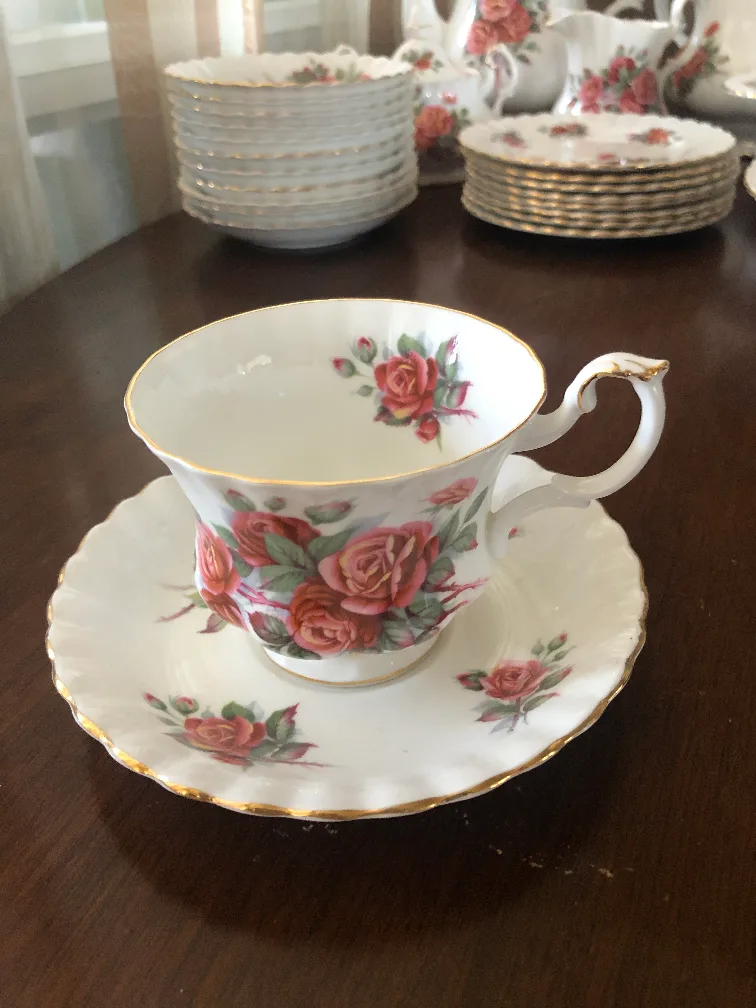 Royal Albert Centennial Rose China Set image indicator(6)