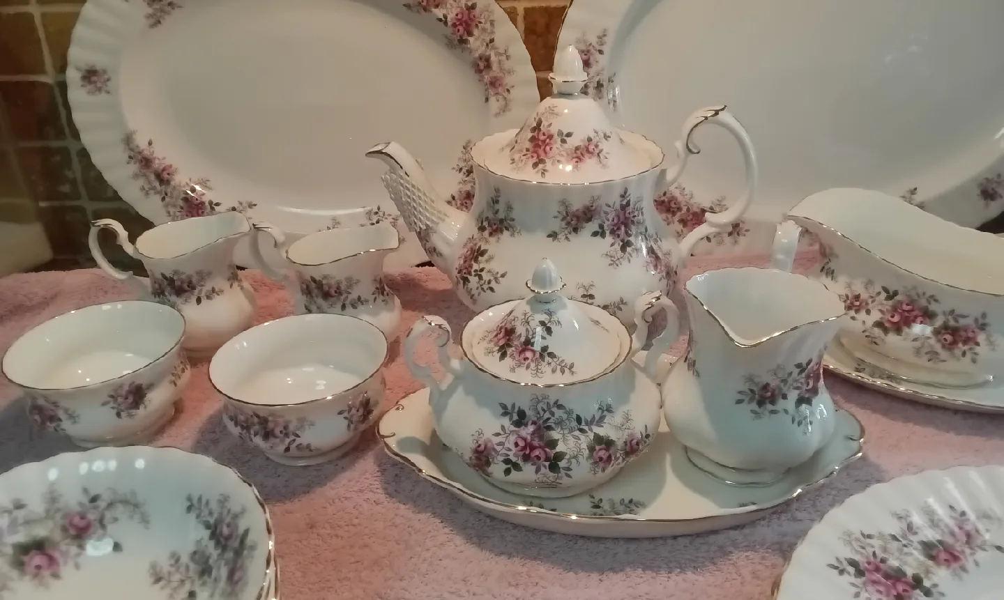 Collection of Royal Albert "Lavender Rose " Selling as a Bundle. image indicator(6)