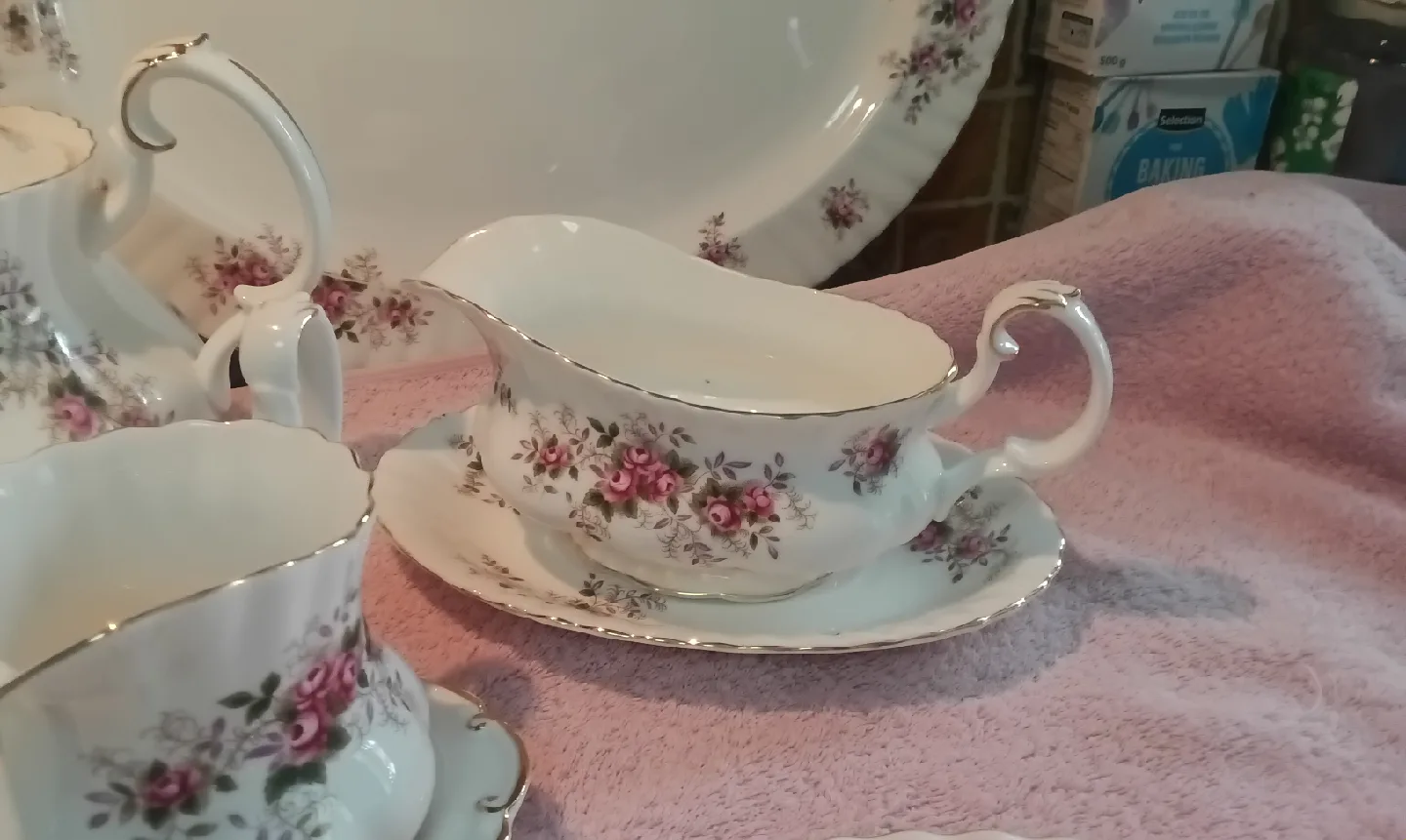 Collection of Royal Albert "Lavender Rose " Selling as a Bundle. image indicator(7)
