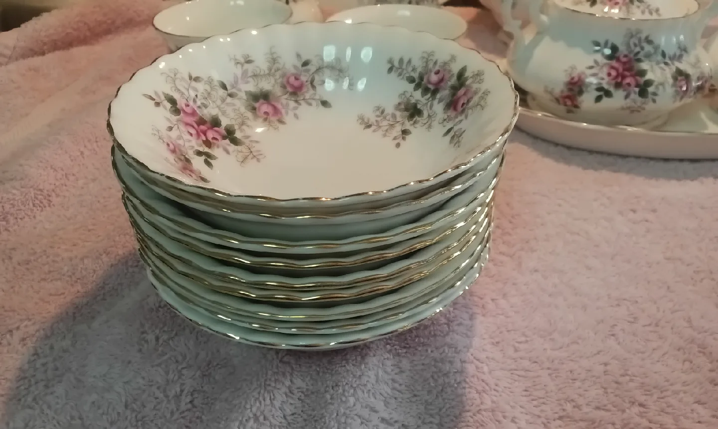 Collection of Royal Albert "Lavender Rose " Selling as a Bundle. image indicator(8)
