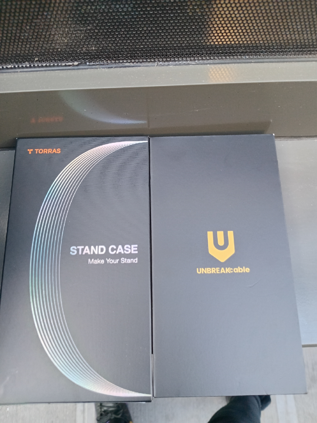 Torras & Unbreakable iPhone 15/14/13 Case & Screen Protector