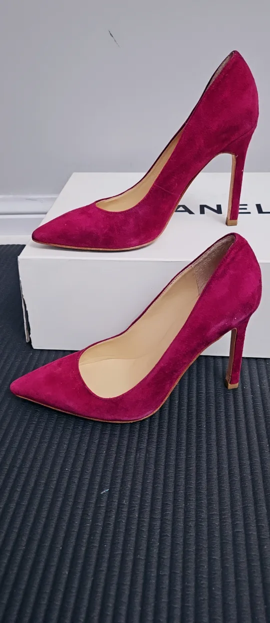 💓💖Ivanka Trump Suede Heels - Size 6 image indicator(4)