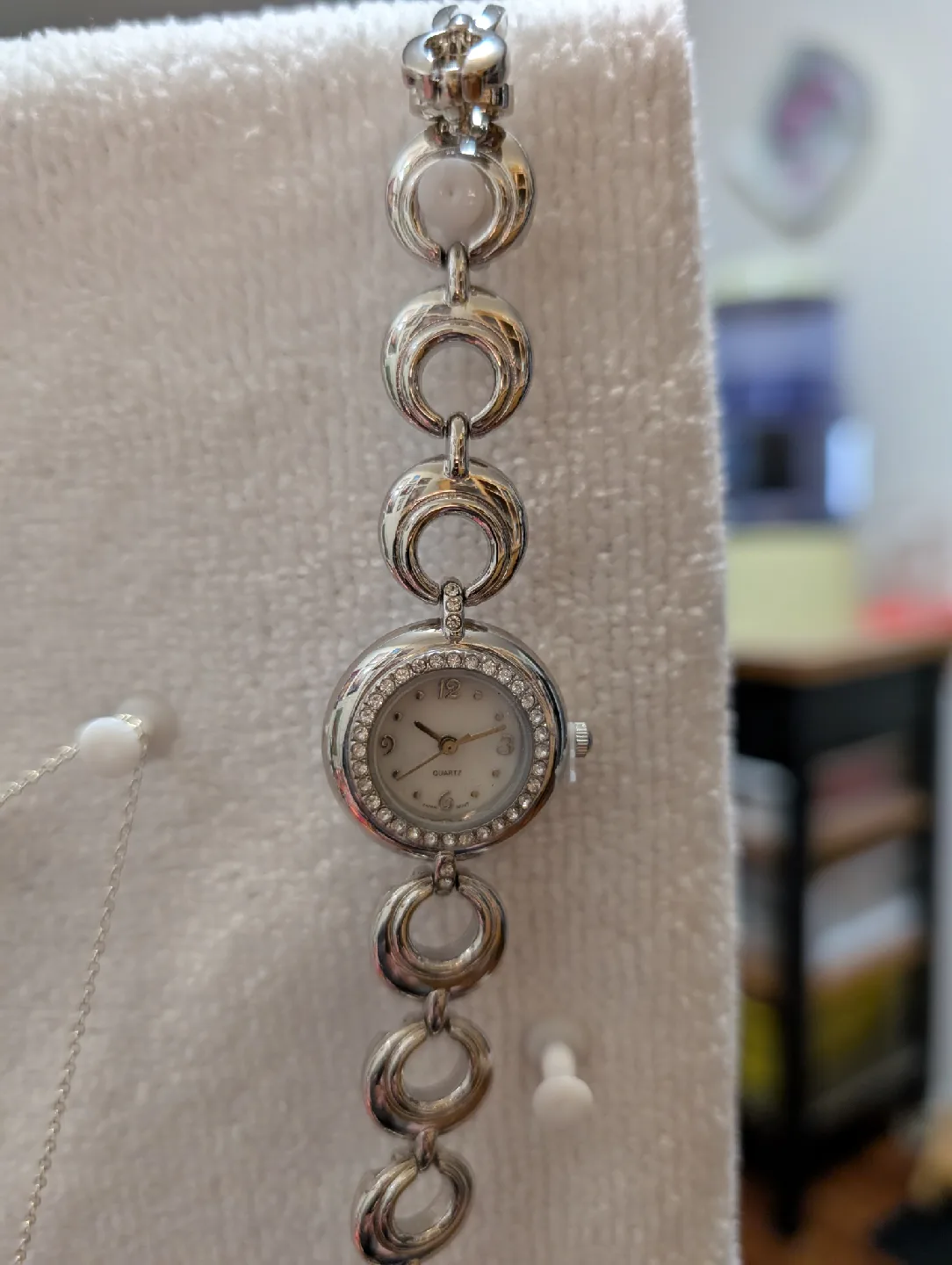 Costume/Fashion Jewellery Lot: Earrings, Necklaces & Watch image indicator(4)