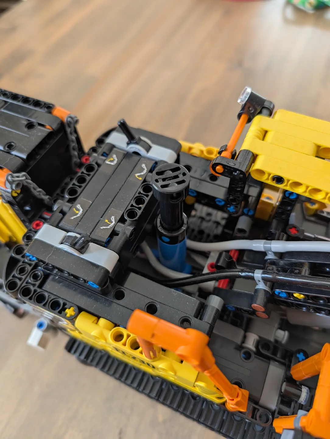 LEGO Technic Volvo FMX Truck & EC230 Excavator 42175 image indicator(2)