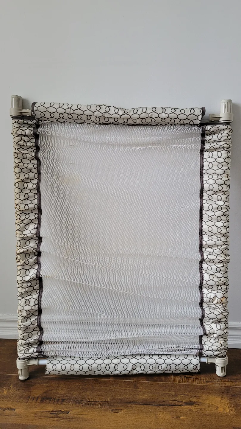 Evenflo Retractable Baby Gate 35-42in image indicator(2)