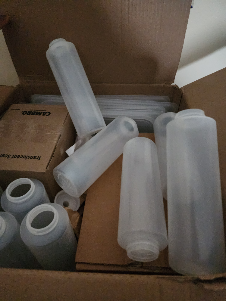 Cambro Translucent Squeeze Bottles - photo 2