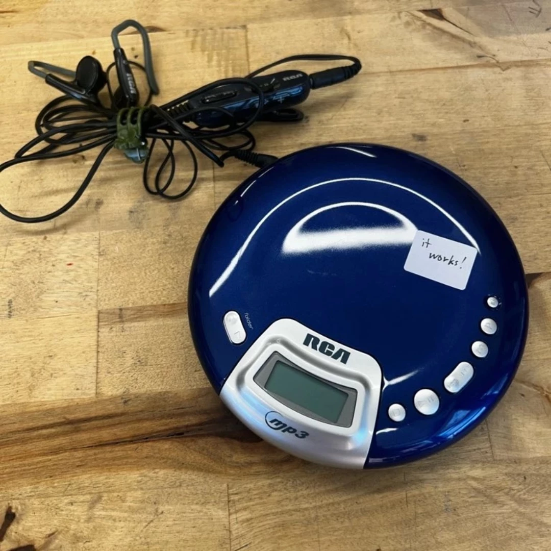 Vintage (2000s) RCA Portable CD Player