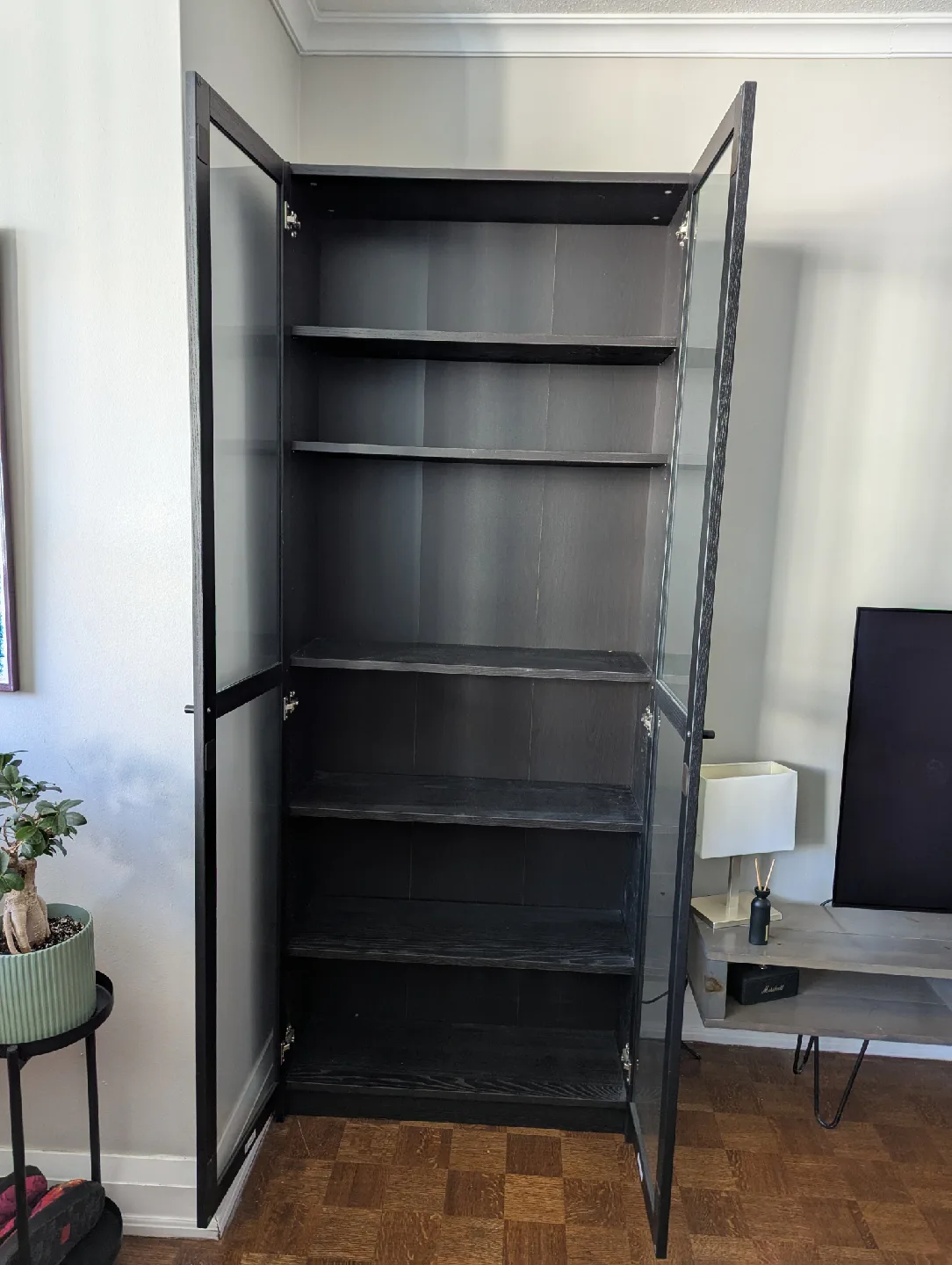 IKEA Billy Bookcase with Glass Doors image indicator(3)