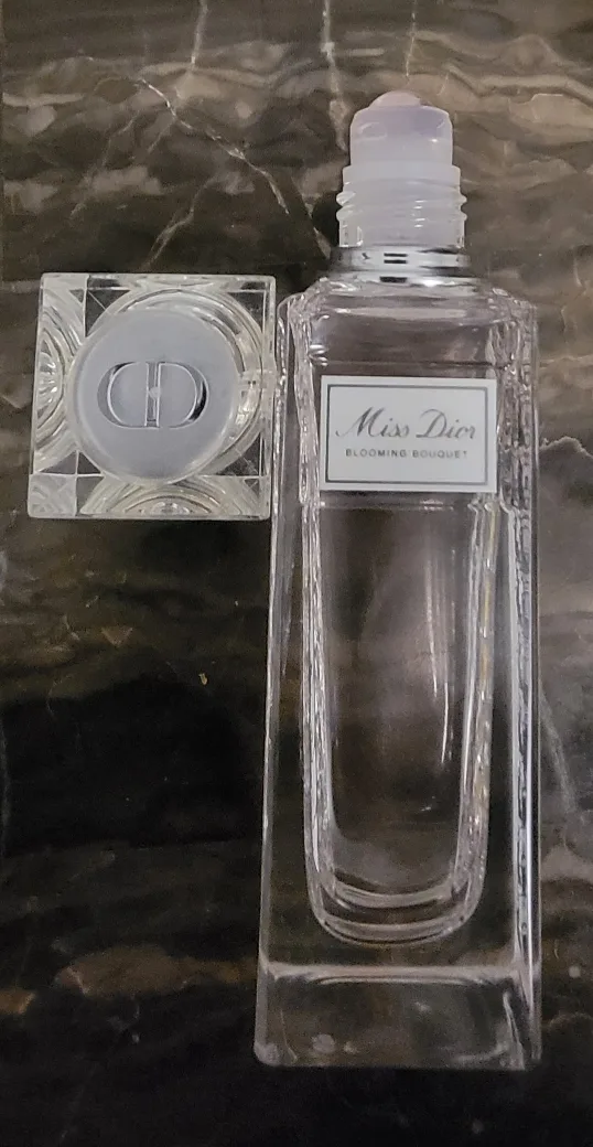 Miss Dior Blooming Bouquet Roll on Perfume image indicator(2)
