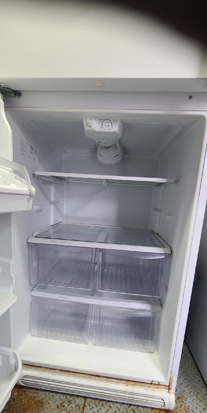 Frigidaire Refrigerator - photo 2