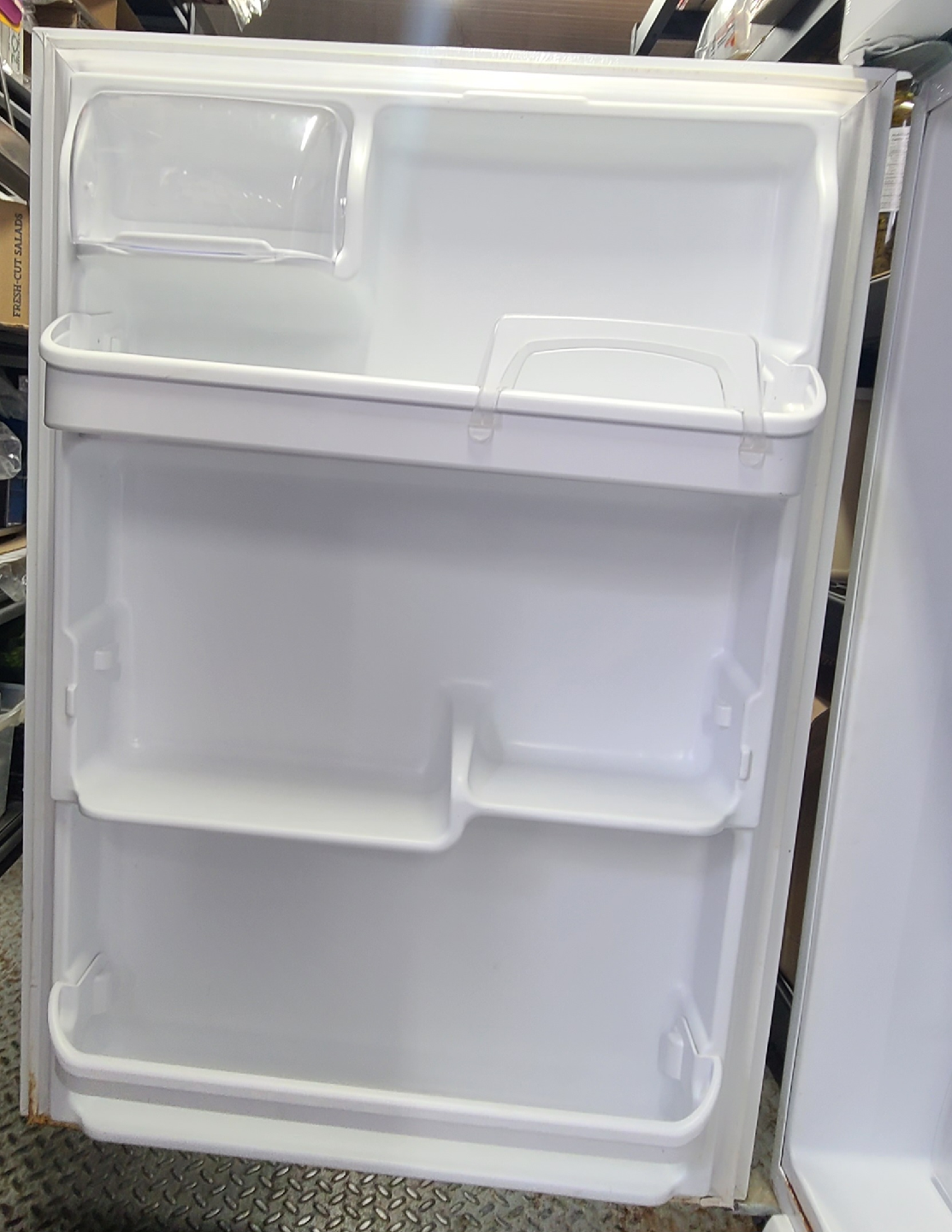 Frigidaire Refrigerator - photo 3