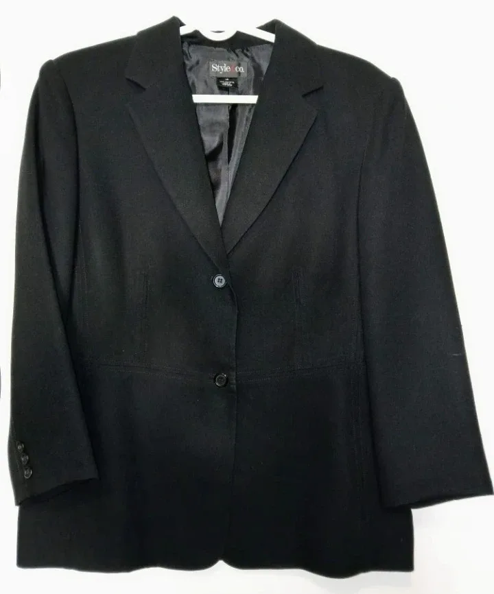 Classy Black Blazer 🥕 thumbnail