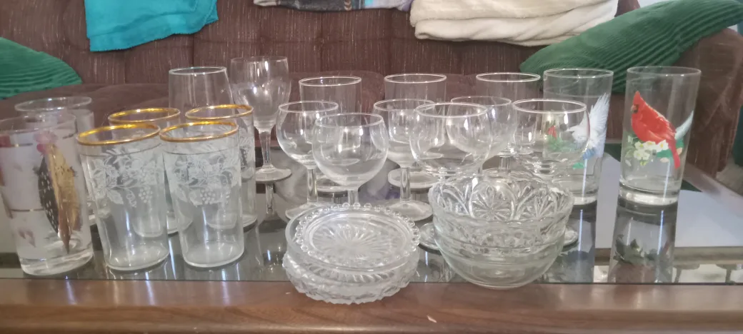 Assorted Glassware Set image indicator(2)