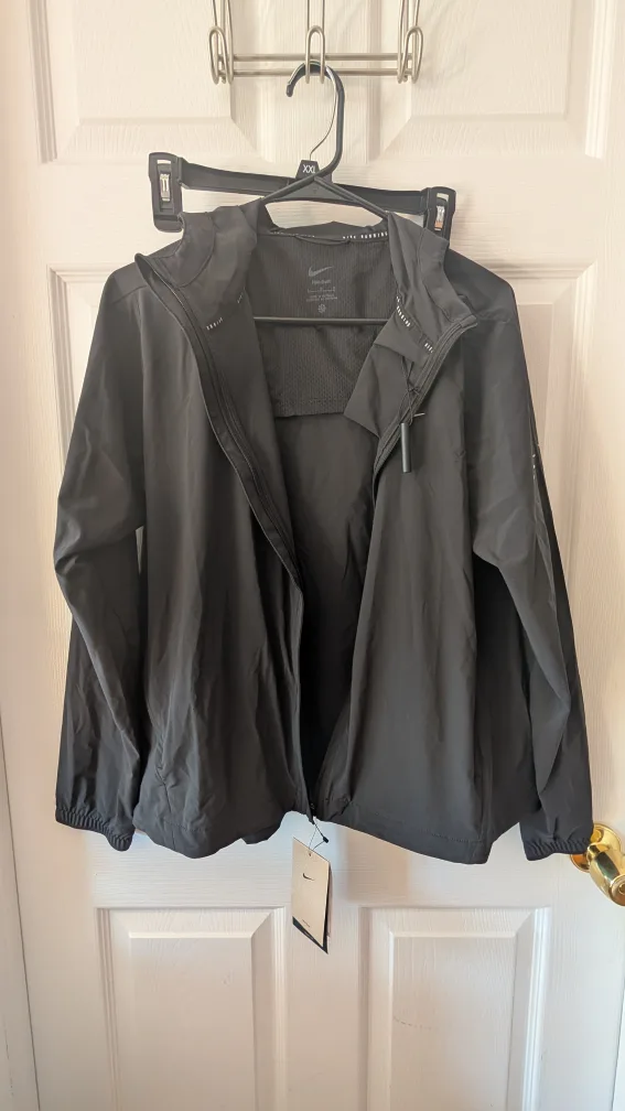 NIKE Women's NEW w tags 50% off thumbnail