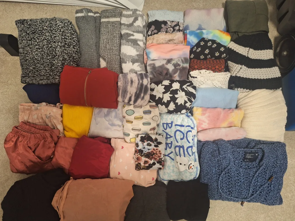 Assorted Clothing Lot image indicator(6)