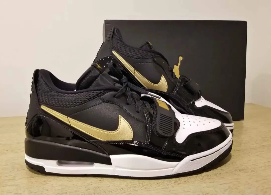JORDAN LEGACY Size 13, 312 LOW Black Metallic Gold White image indicator(7)