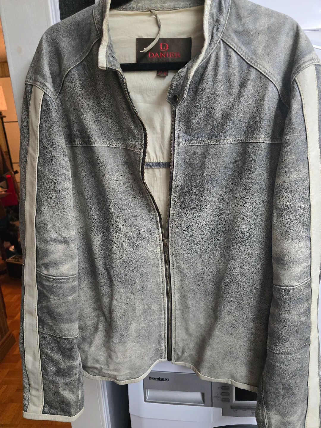 Danier Leather Jacket - Size XL GUC thumbnail
