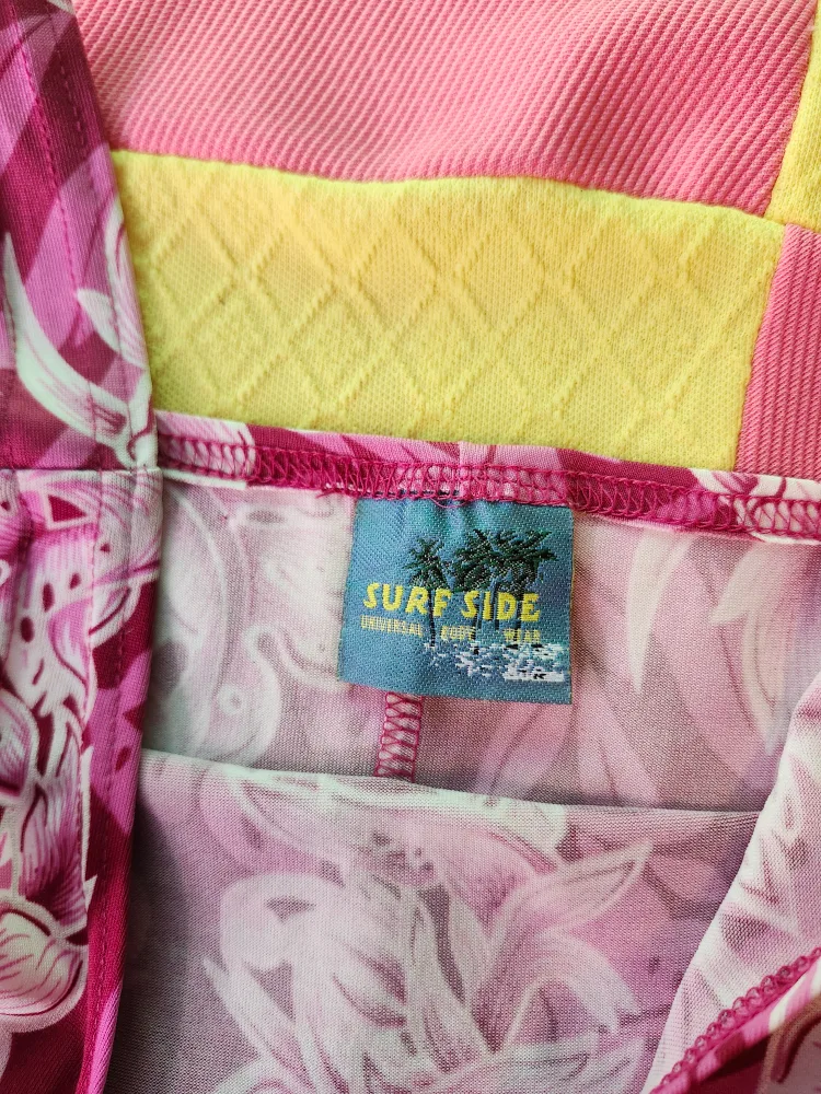 2000s Hawaiian floral tank top/swim top image indicator(3)