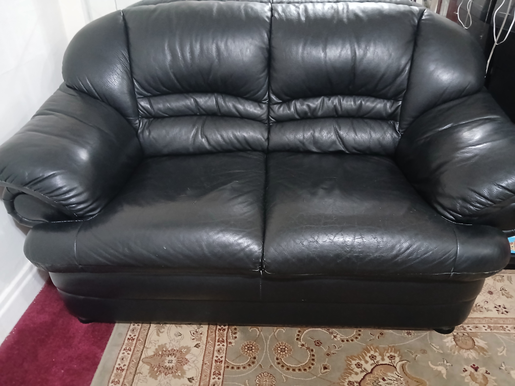 Black Leather Loveseat Sofa 🥕