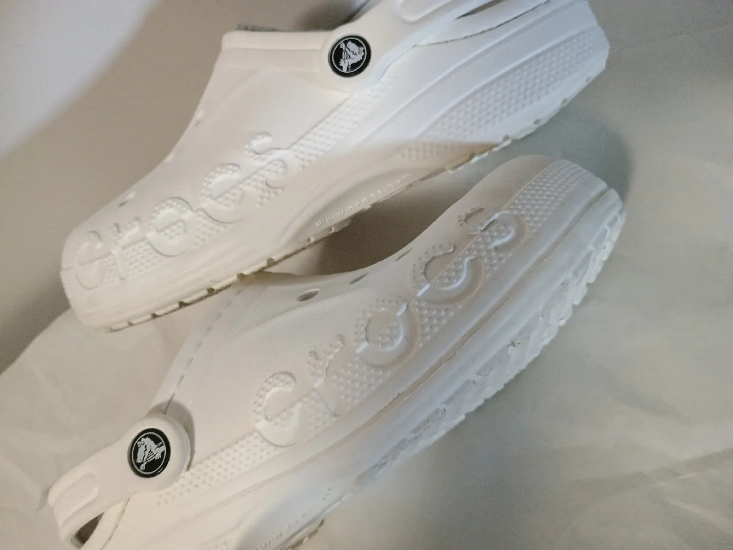 Baya Crocs Classic Lined Clog White, Men's 7/Women's 9 image indicator(2)