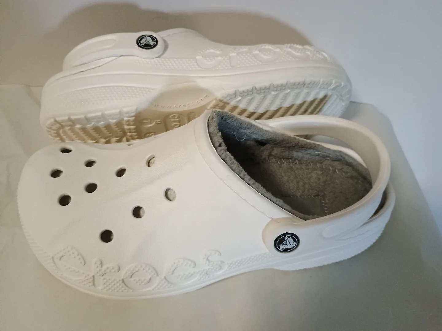 Baya Crocs Classic Lined Clog White, Men's 7/Women's 9 image indicator(3)