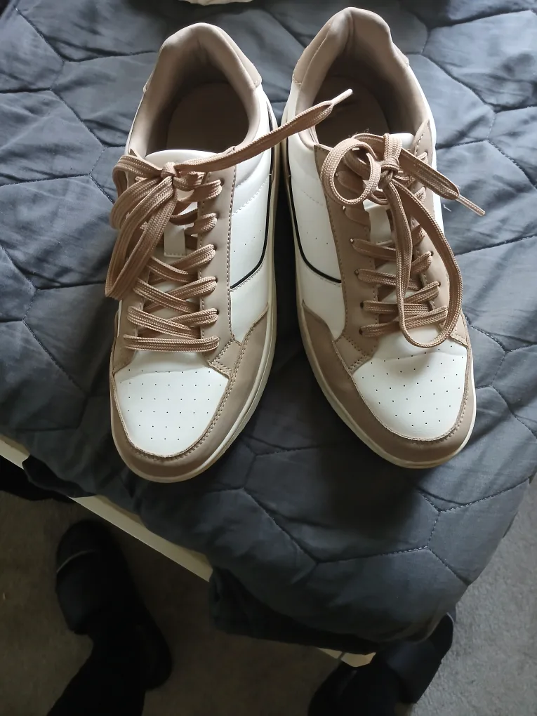 Beige and White Sneakers image indicator(2)