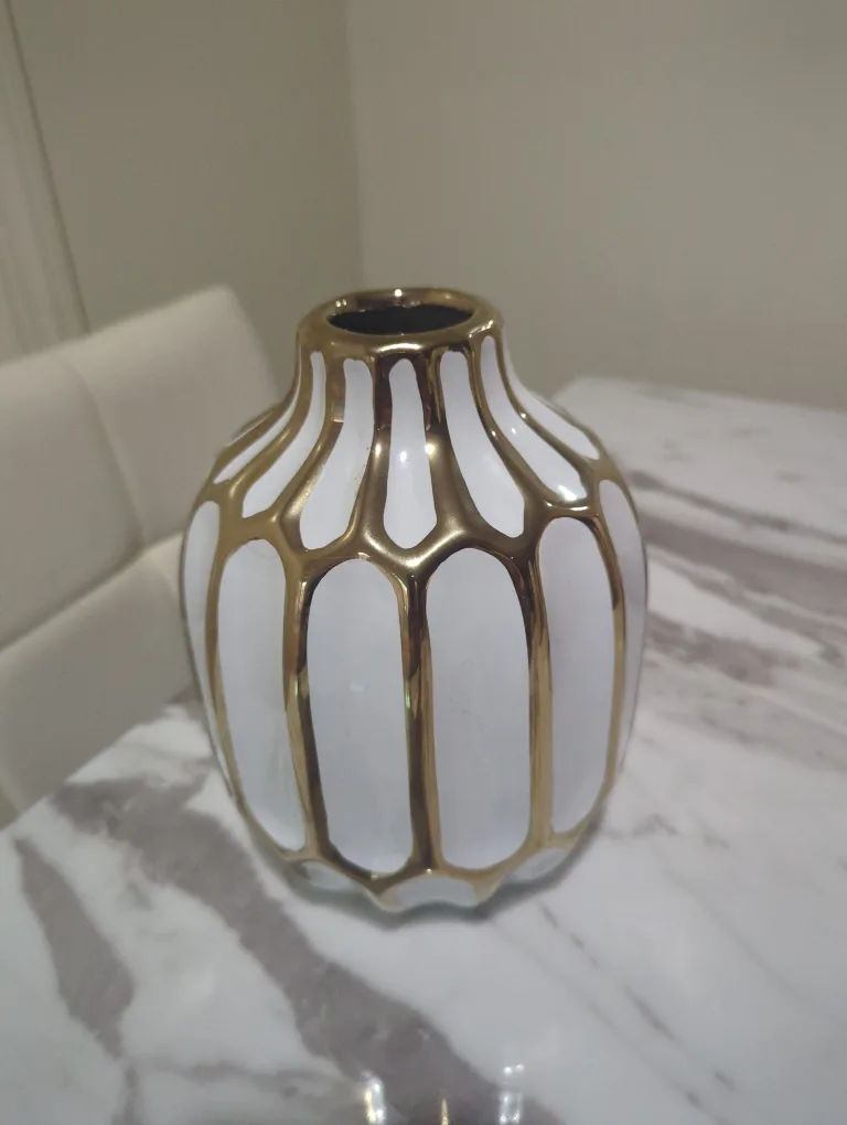 White & Gold Decorative Vase image indicator(2)