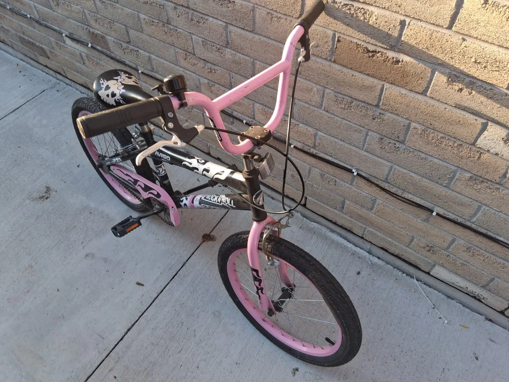 Avigo Rock N Roll BMX Bike - Pink & Black image indicator(3)