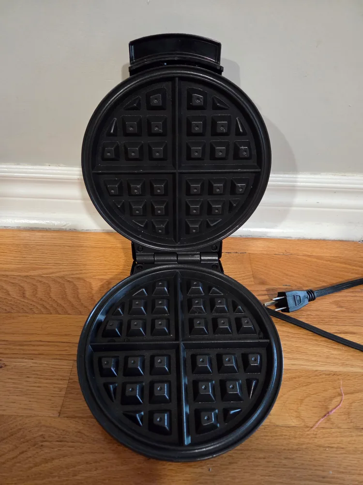 Oster Round Waffle Maker image indicator(2)