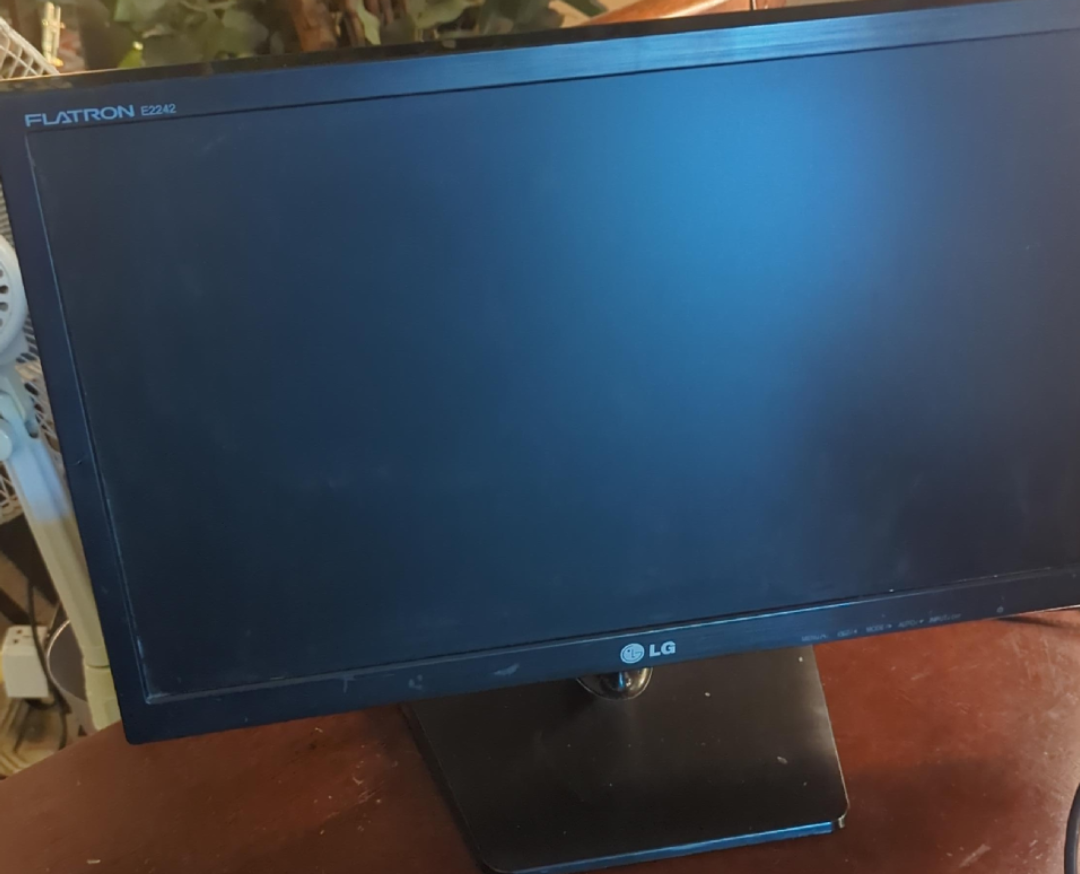 LG Flatron E2242C 22-inch Monitor - photo 4