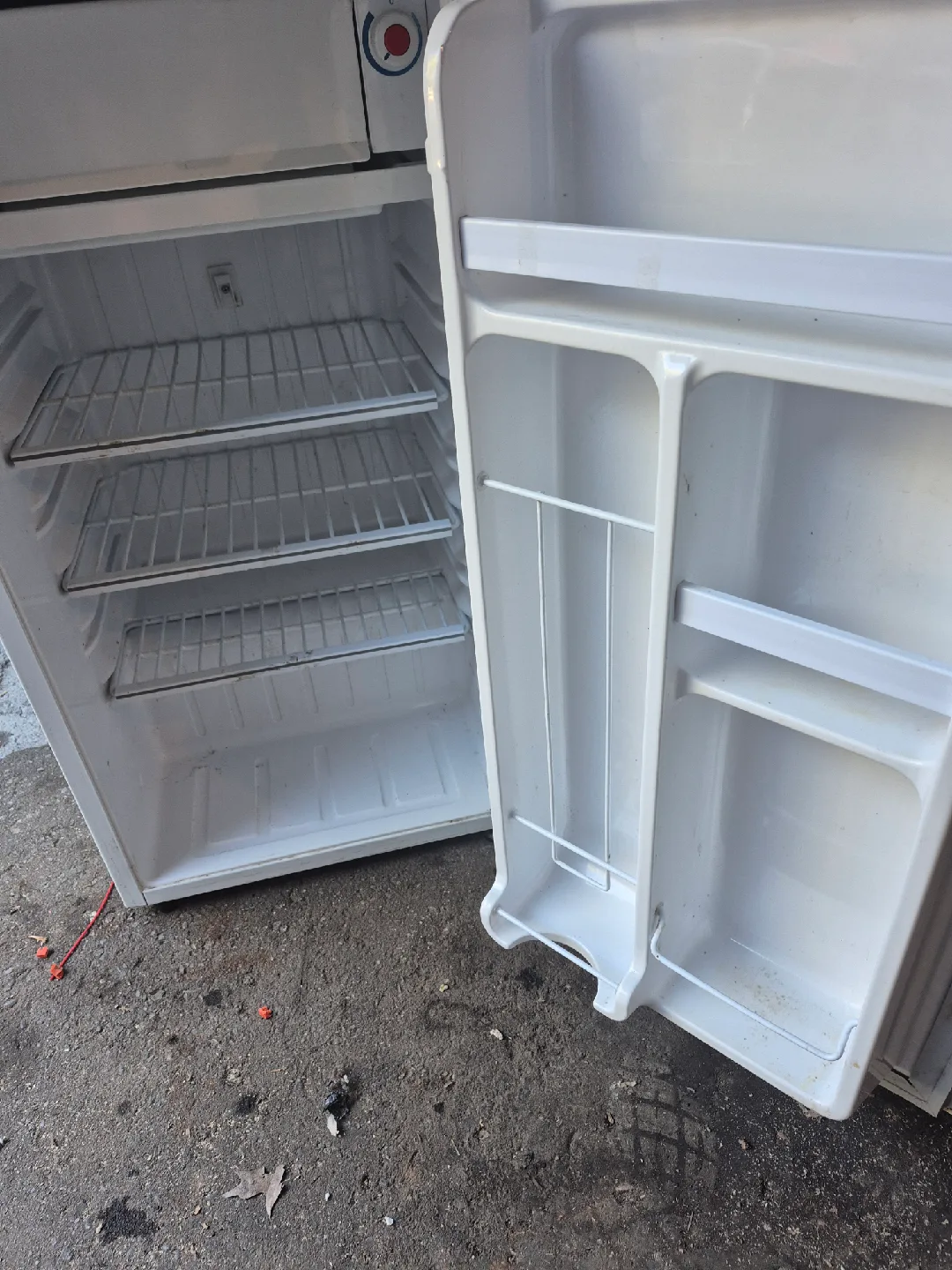 Danby Compact Refrigerator - White image indicator(2)