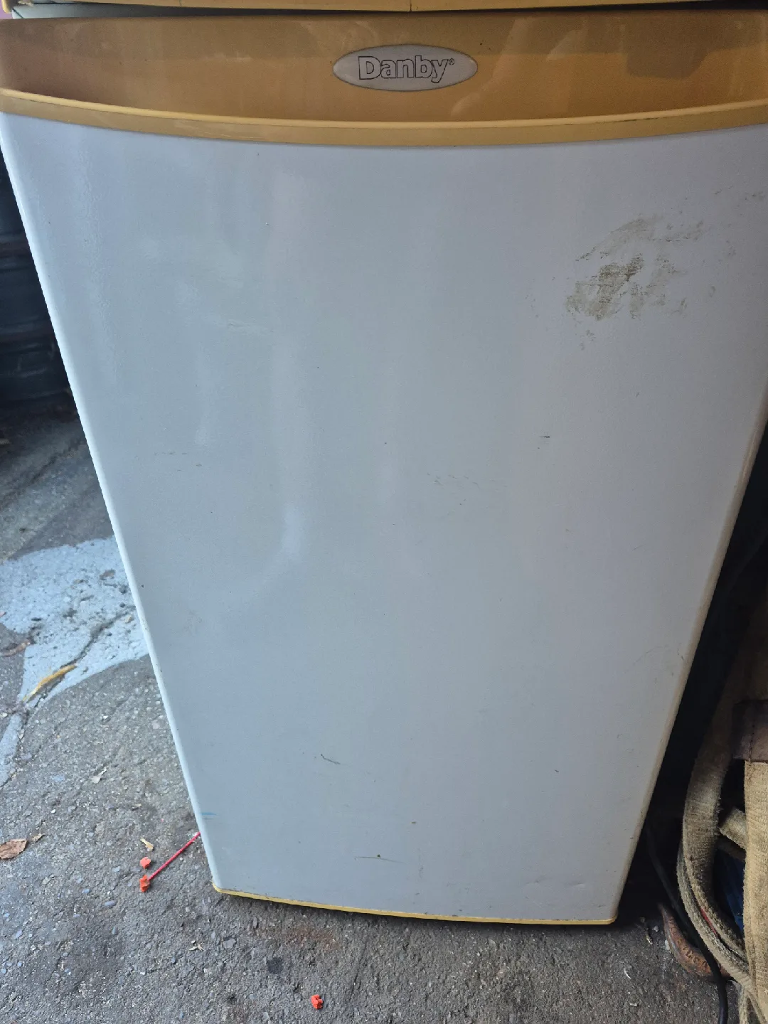 Danby Compact Refrigerator - White image indicator(4)