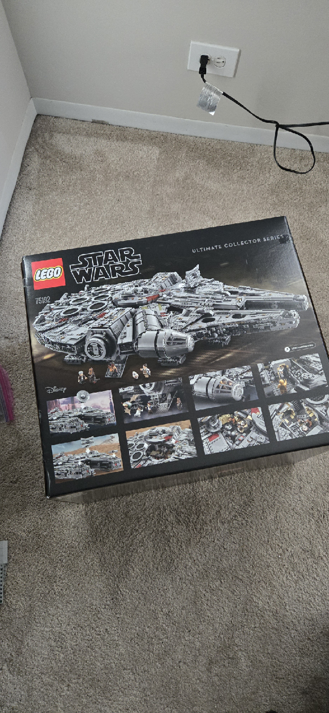 LEGO Star Wars UCS Millennium Falcon (75192) New & Sealed - photo 2