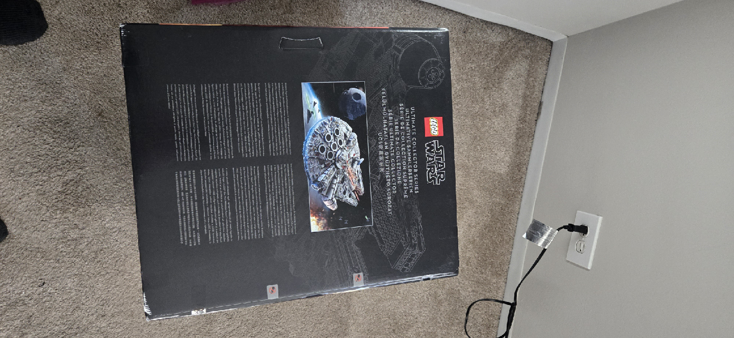 LEGO Star Wars UCS Millennium Falcon (75192) New & Sealed - photo 4
