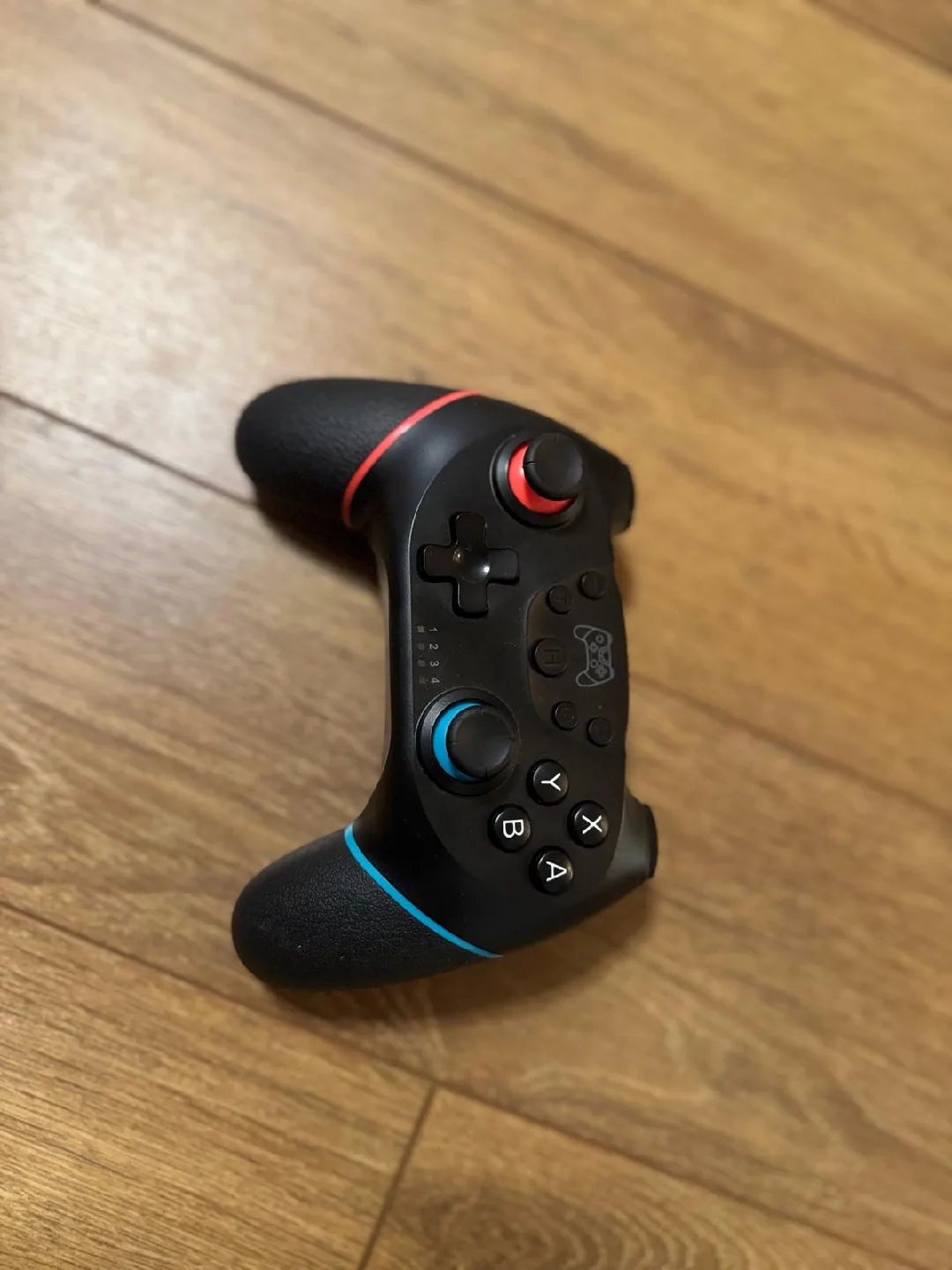 Nintendo Switch with additional Gaming Controller image indicator(2)
