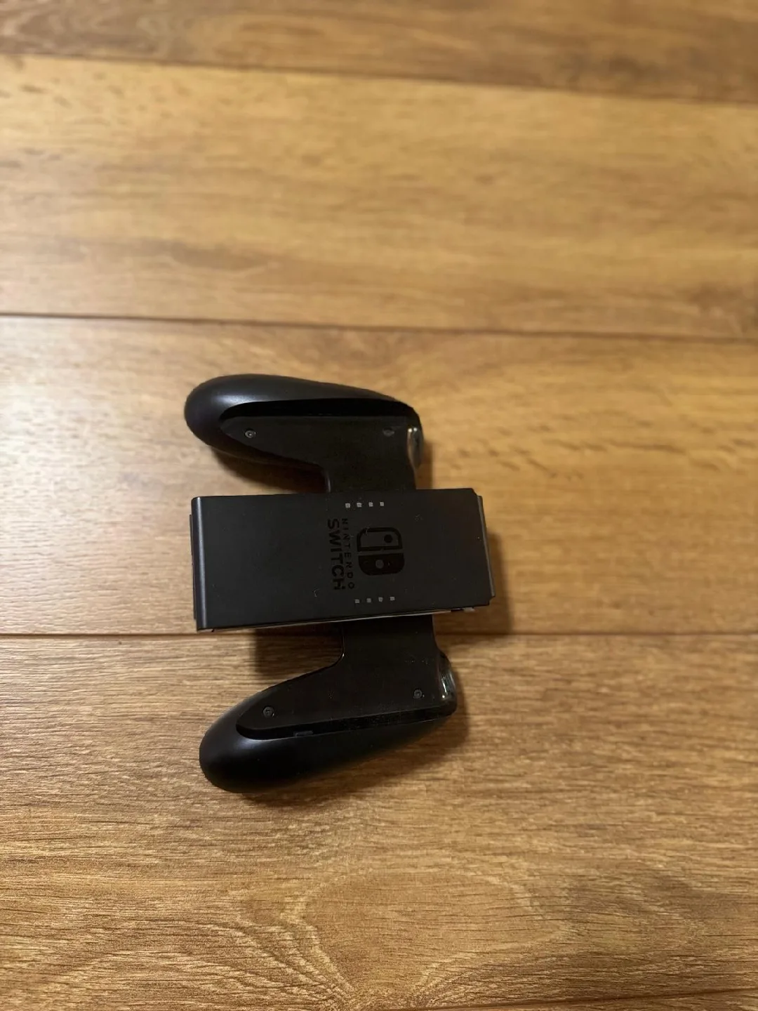 Nintendo Switch with additional Gaming Controller image indicator(3)