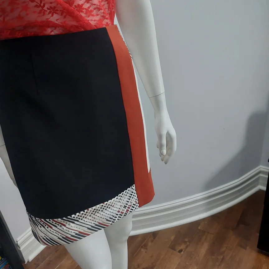 NEW White House Black Market Skirt - Size 00 NWOT image indicator(7)